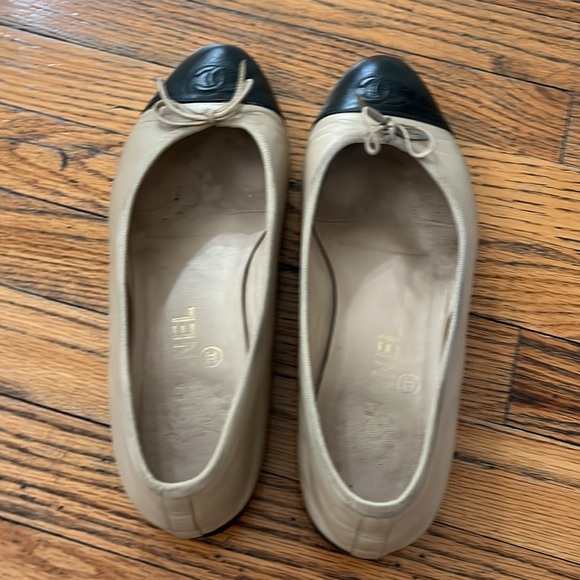 Used Chanel two toned Ballet Flats size 38.5 - Picture 2 of 9